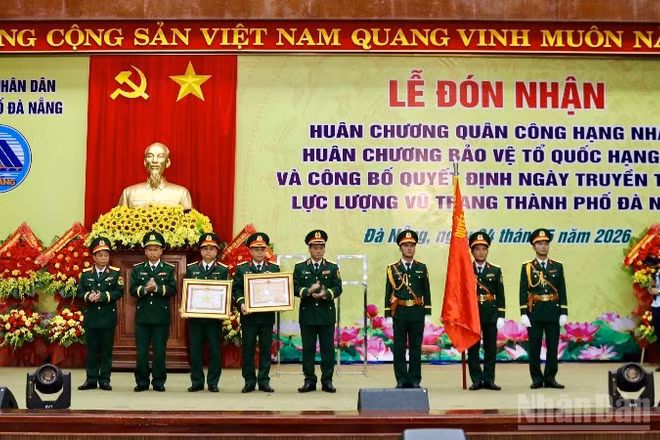 Lực lượng vũ trang thành phố Đà Nẵng đón nhận Huân chương Quân công hạng Nhất, Huân chương Bảo vệ Tổ quốc hạng Ba.