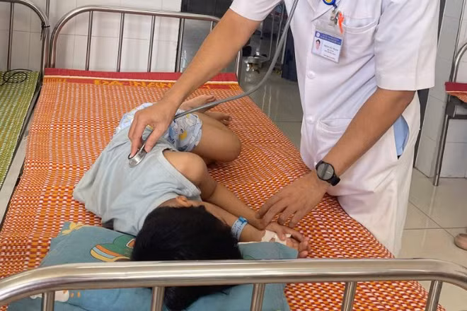 Bệnh nhân nhập viện điều trị nghi do ngộ độc tại Bệnh viện đa khoa khu vực Quảng Nam.