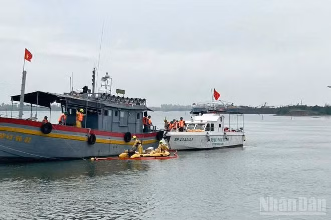 Địa điểm diễn tập sự cố tràn dầu tại khu vực vùng nước trước bến của Hải đội Biên phòng 1 ở xã Núi Thành, thành phố Đà Nẵng.
