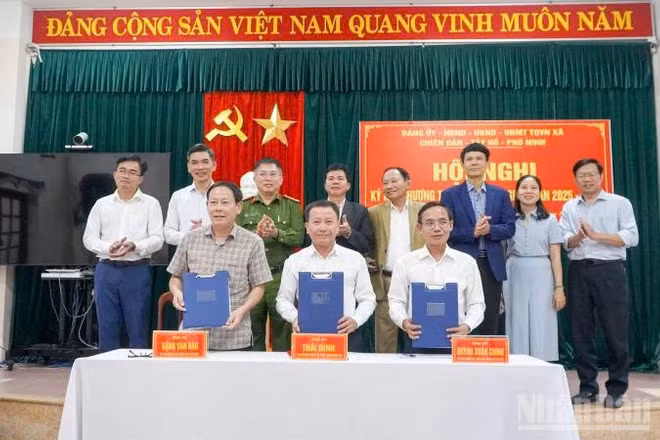 Ba xã Chiên Đàn, Tây Hồ và Phú Ninh ký kết phối hợp, hợp tác phát triển trên các lĩnh vực.