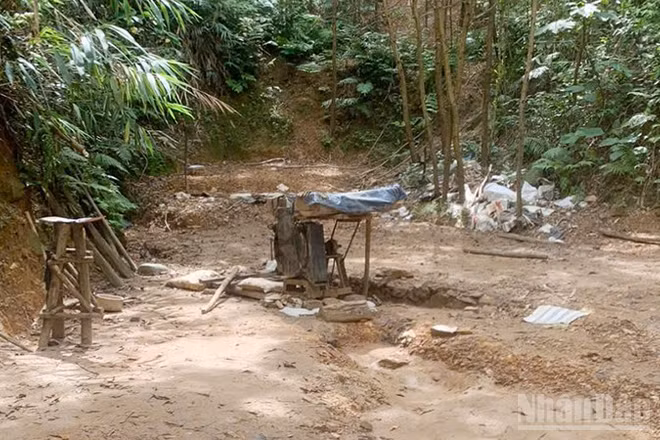Khu vực khai thác vàng trái phép ở xã Thạnh Bình.