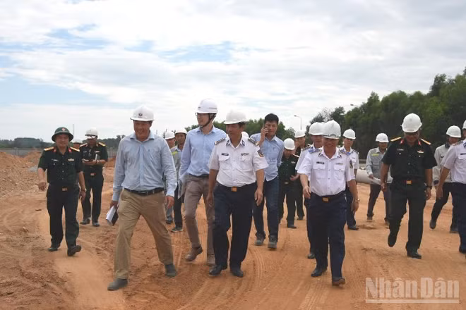 Thiếu tướng Đàm Xuân Tuấn, Phó Tư lệnh Cảnh sát biển Việt Nam kiểm tra thực tế Dự án Di chuyển cơ quan Bộ Tư lệnh Vùng Cảnh sát biển 2.
