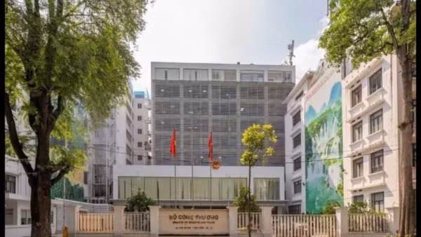 Thực hiện Nghị quyết số 57-NQ/TW của Bộ Chính trị, Bộ Công thương đã triển khai chiến dịch cao điểm "100 ngày đêm" nhằm xử lý dứt điểm các điểm nghẽn về chuyển đổi số, đưa tinh thần đổi mới sáng tạo đi sâu vào từng lĩnh vực quản lý của ngành. (Ảnh: MAI HUYÊN-MINH KHUYÊN)