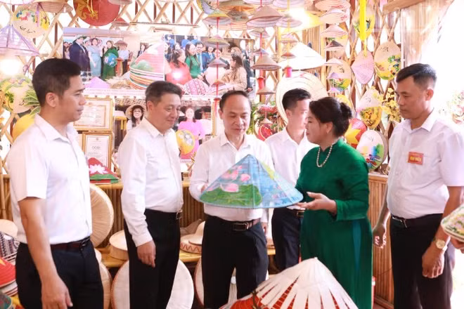 Không gian Trung tâm học tập cộng đồng xã Thanh Oai tại Đình làng Chuông.