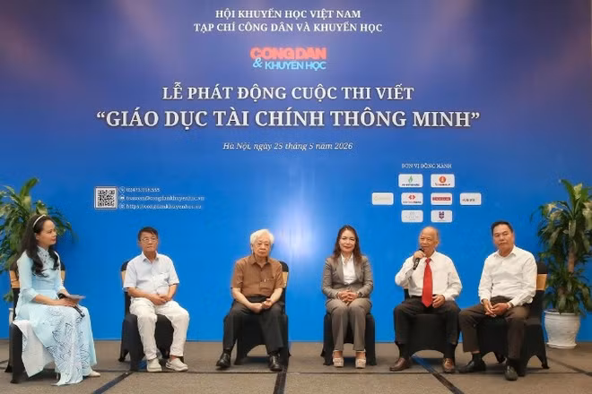 Các diễn giả khách mời đã có những chia sẻ rất hữu ích về giáo dục tài chính thông minh tại buổi lễ.