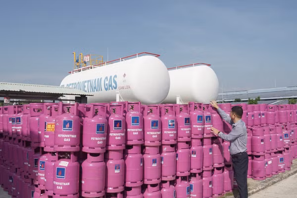 Giá gas trong nước tiếp tục ở mức cao kỷ lục, do giá nhập khẩu và chi phí tăng cao. (Ảnh: A.T)
