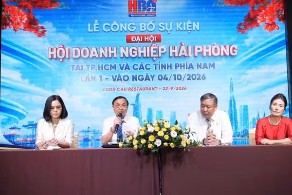 Các đại biểu chủ trì Lễ Công bố sự kiện Đại hội Hội Doanh nghiệp Hải Phòng tại Thành phố Hồ Chí Minh và các tỉnh phía nam nhiệm kỳ 2026-2031. (Ảnh: A.T)