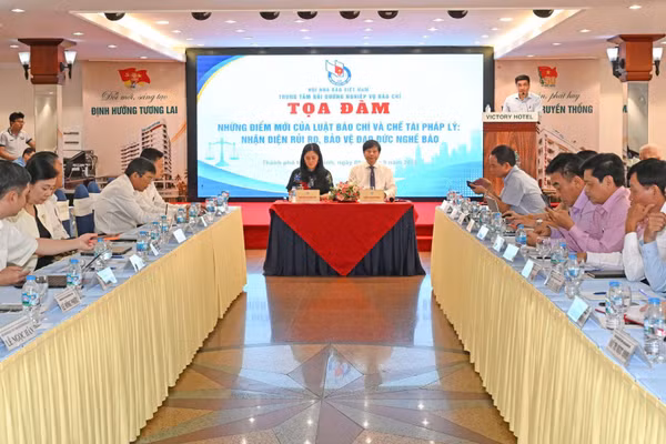 Quang cảnh tọa đàm “Những điểm mới của Luật Báo chí và chế tài pháp lý: Nhận diện rủi ro, bảo vệ đạo đức nghề báo”. (Ảnh: T.H)