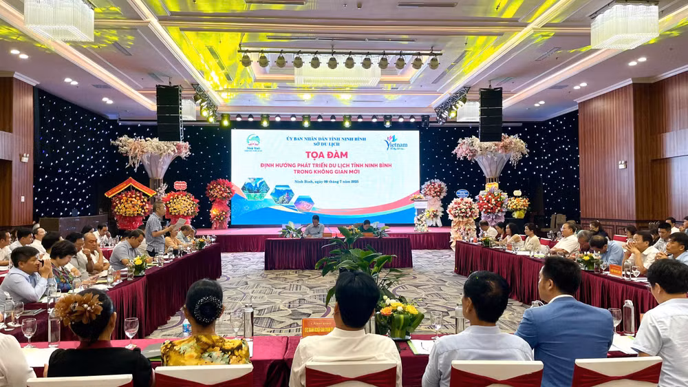 Các đại biểu dự tọa đàm.