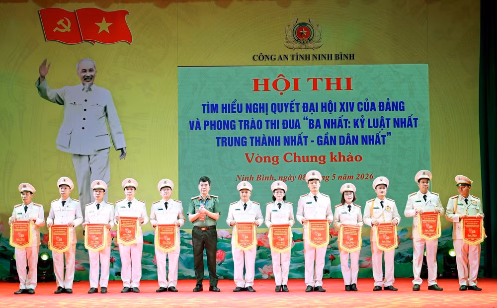 832.jpg