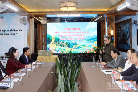 Quang cảnh khai mạc Hội trại sáng tác âm nhạc Festival Hoa Đà Lạt-Lâm Đồng. (Ảnh: BẢO VĂN)