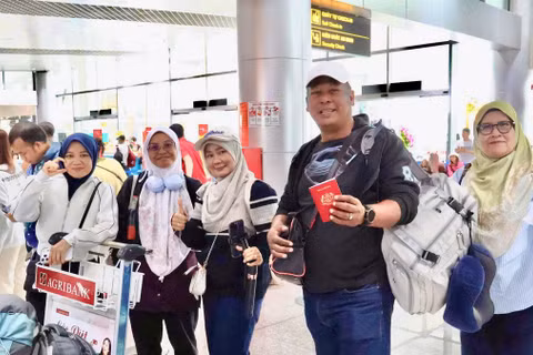 Sáng 2/9, Cảng hàng không quốc tế Liên Khương đón chuyến bay đầu tiên từ Kuala Lumpur (Malaysia) sau khi khai thác trở lại từ ngày 19/8. (Ảnh: CTV)