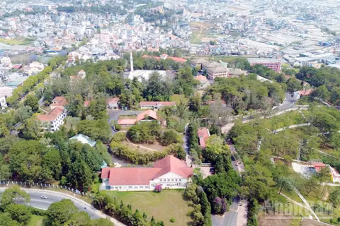 Trường đại học Đà Lạt tọa lạc trong không gian xanh cao nguyên Lâm Viên. (Ảnh: BẢO VĂN) 
