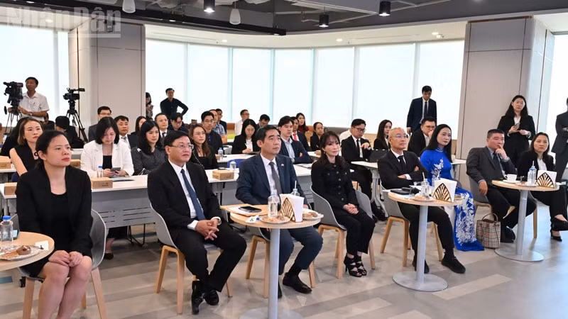 Các đại biểu tham dự buổi tọa đàm.