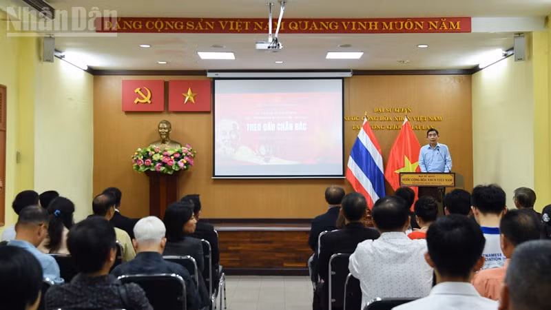 Đại sứ quán Việt Nam tại Thái Lan tổ chức hoạt động kỷ niệm 136 năm Ngày sinh Chủ tịch Hồ Chí Minh. (Ảnh: MINH THẮNG)