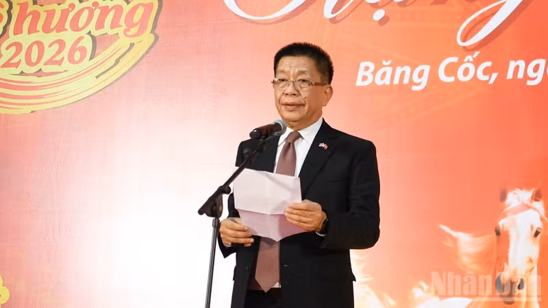 Tân Chủ tịch Hội Người Việt Nam toàn Thái Lan Hồ Văn Lâm cảm ơn sự hỗ trợ của Đại sứ quán đối với kiều bào. (Ảnh: MINH THẮNG)