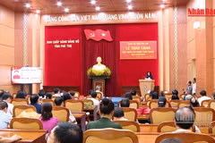 [Video] Trao tặng Huy hiệu 80 năm tuổi Đảng cho các đảng viên lão thành