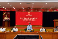 Thứ trưởng Xây dựng Lê Hồng Vinh điều hành họp báo thường kỳ quý III năm 2026 của Bộ Xây dựng.