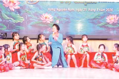 Nghệ nhân Ưu tú Nguyễn Thị Hương, người gieo mầm tình yêu dân ca ví, giặm Nghệ Tĩnh cho thế hệ trẻ.