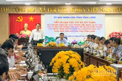 Lãnh đạo tỉnh Vĩnh Long ghi nhận và tiếp thu ý kiến chỉ đạo của Thứ trưởng Xây dựng. (Ảnh: BÁ DŨNG)