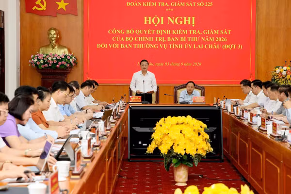 Đoàn kiểm tra, giám sát số 225 của Bộ Chính trị làm việc với Ban Thường vụ Tỉnh ủy Lai Châu. (Ảnh: Trần Tuấn)