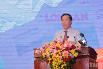 Chủ tịch Ủy ban nhân dân tỉnh Long An Nguyễn Văn Út phát biểu.