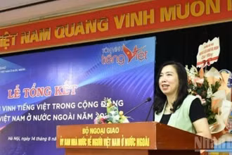 Thứ trưởng Ngoại giao Lê Thị Thu Hằng phát biểu tại Lễ tổng kết Ngày Tôn vinh tiếng Việt trong cộng đồng người Việt Nam ở nước ngoài năm 2025. (Ảnh: KHÁNH LAN)