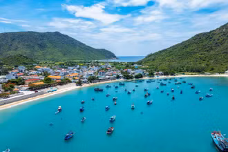 Một góc bãi biển Ninh Vân, phường Đông Ninh Hòa, tỉnh Khánh Hòa. (Ảnh MỸ HÀ)