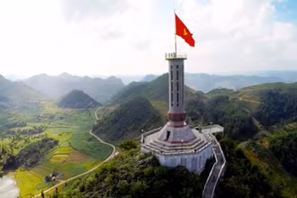 Cột cờ Quốc gia Lũng Cú.