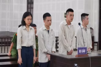 Các bị cáo tại phiên tòa. (Ảnh: ANH ĐÀO)
