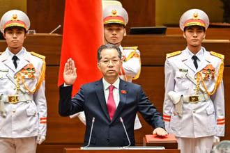 Chánh án Tòa án nhân dân tối cao Nguyễn Văn Quảng tuyên thệ nhậm chức. (Ảnh: DUY LINH)