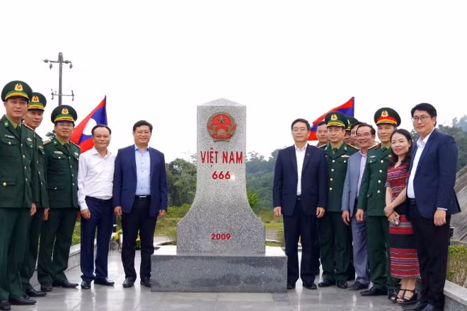 Lãnh đạo thành phố Huế thăm, kiểm tra tại tuyến biên giới đất liền thành phố.