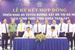 Quang cảnh lễ ký kết triển khai năm tuyến đường sắt đô thị Hà Nội (Ảnh VIẾT THÀNH)