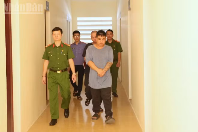 Lê Hồng Phong, Trần Văn Thành tại Cơ quan Công an.