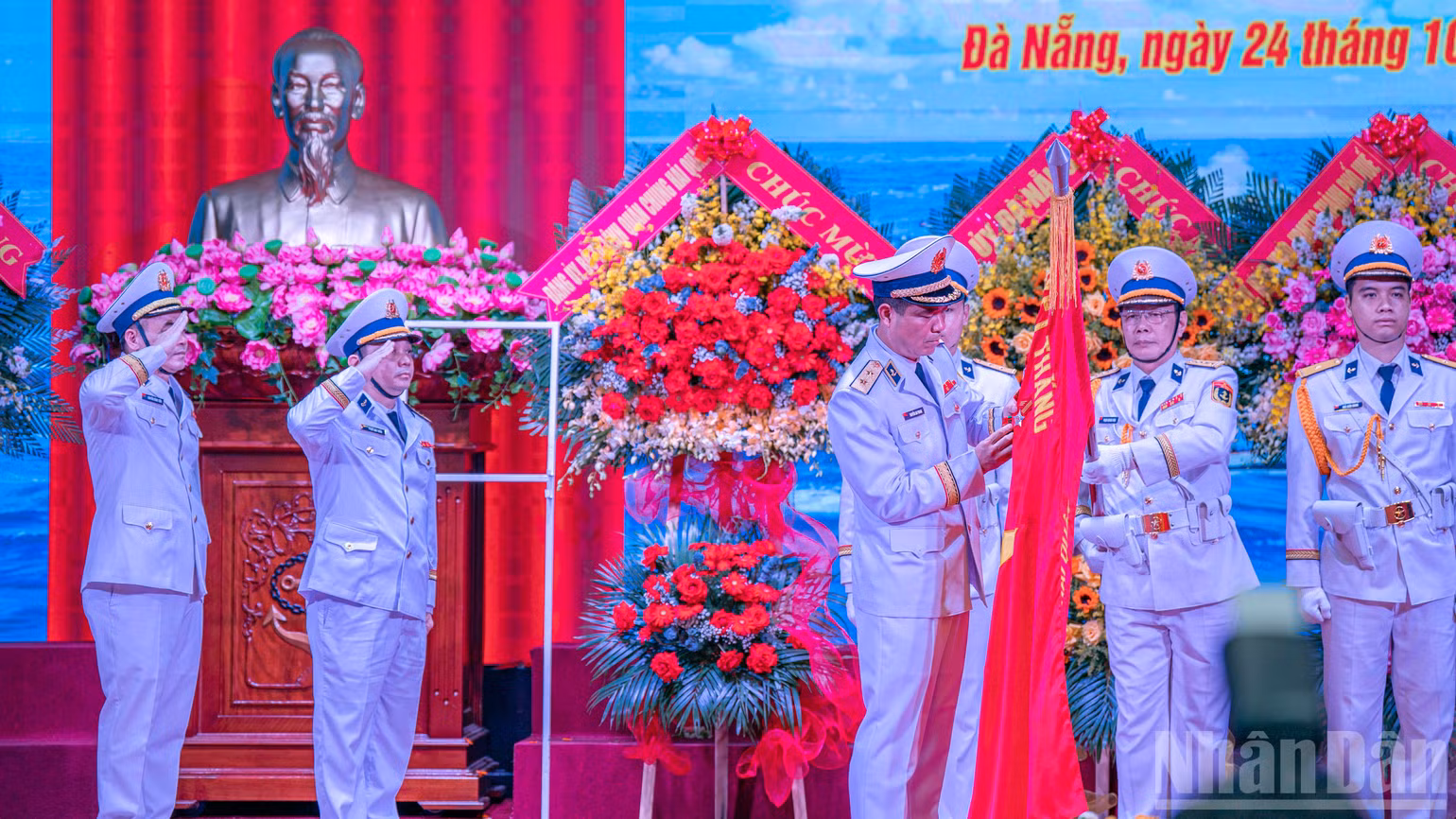 ndo_br_trao-huan-chuong.jpg