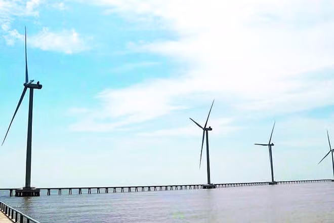 Dự án điện gió ven biển xã Vĩnh Hải, thành phố Cần Thơ tạo nguồn năng lượng sạch phát triển kinh tế. (Ảnh THẠCH HỒNG)