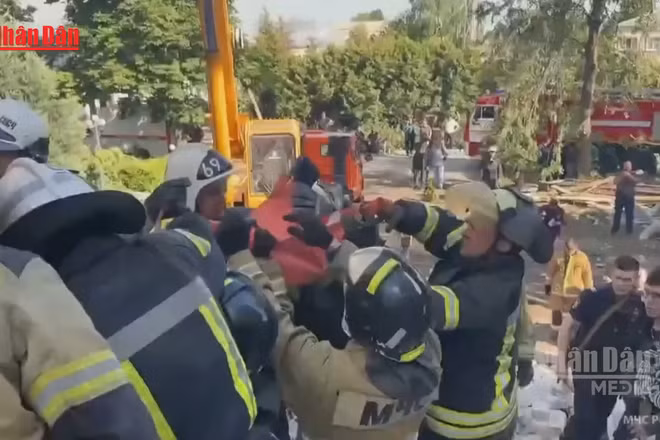[Video] Điện Kremlin ra lệnh trả đũa Ukraine sau vụ tấn công trường học 