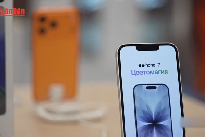 [Video] Bất chấp các lệnh trừng phạt, doanh số iPhone 17 tại Nga tăng cao 
