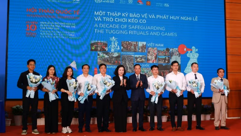 Các đại biểu trong nước và quốc tế tham gia hội thảo.