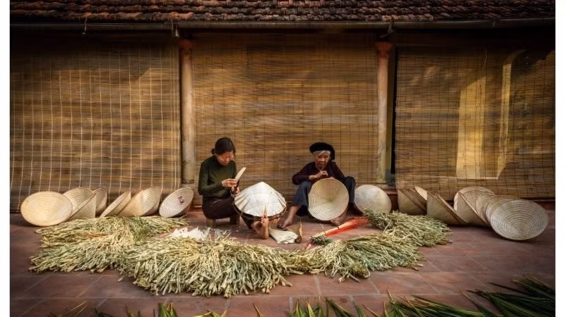 Nghệ nhân nghề nón làng Chuông kỳ vọng sẽ tìm được "tiếng nói chung" với các nhà sáng tạo qua chợ phiên. 