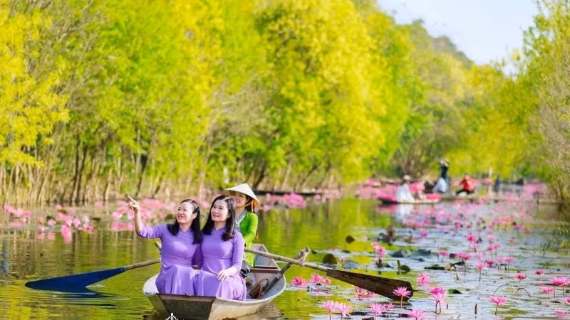 Hương Sơn mang vẻ đẹp lãng mạn vào các mùa khác nhau nhưng chưa được khám phá, khai thác.
