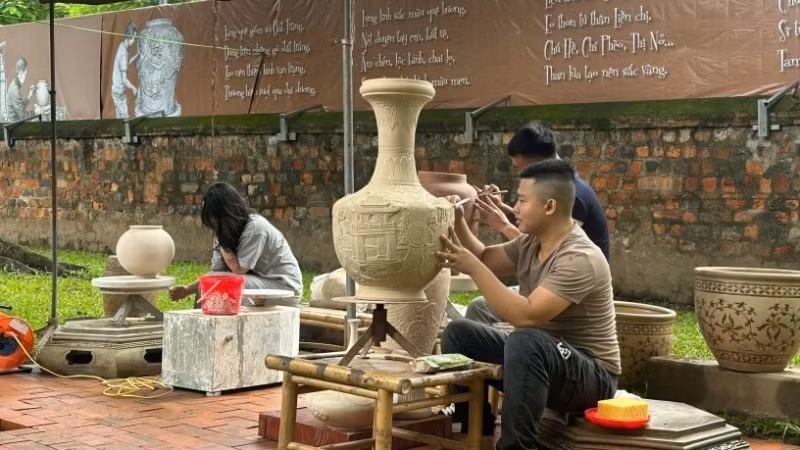 Không gian trải nghiệm gốm Bát Tràng tại Văn Miếu-Quốc Tử Giám.