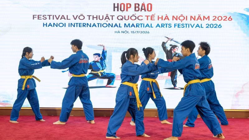 Các vận động viên biểu diễn võ thuật trong buổi họp báo giới thiệu Festival.
