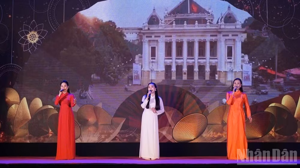 Hà Nội tổ chức nhiều chương trình nghệ thuật ôn lại truyền thống cách mạng nhân dịp Quốc khánh 2/9. (Ảnh: Chí Dũng)