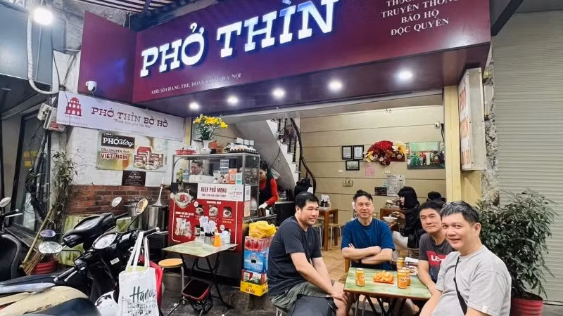 Với nhiều thương hiệu nổi tiếng, phở Hà Nội vừa là món quà đặc trưng, vừa là di sản văn hóa giá trị.