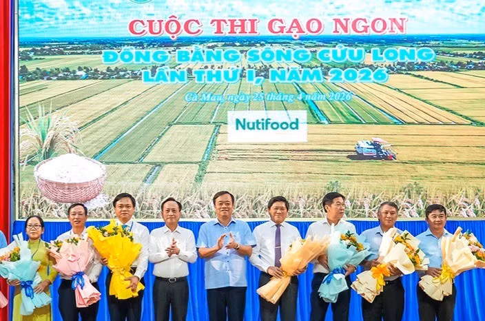 ndo_tr_25-4-lanh-dao-tinh-ca-mau-4699.jpg