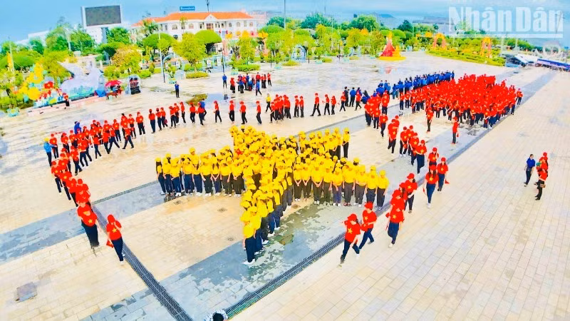 Quảng trường Hùng Vương (thuộc địa phận phường Bạc Liêu, tỉnh Cà Mau) diễn ra nhiều hoạt động tưng bừng chuẩn bị chào đón Quốc khánh 2/9. (Ảnh: PHẠM THANH ĐÔNG)