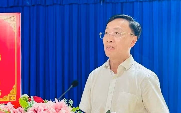 Đồng chí Huỳnh Hữu Trí, Ủy viên Ban Thường vụ Tỉnh ủy, Chủ nhiệm Ủy ban Kiểm tra Tỉnh ủy Cà Mau dự và phát biểu tại buổi lễ ra quân khám sức khỏe, khám sàng lọc bệnh cho nhân dân Vĩnh Hậu, một xã vùng ven biển của tỉnh.