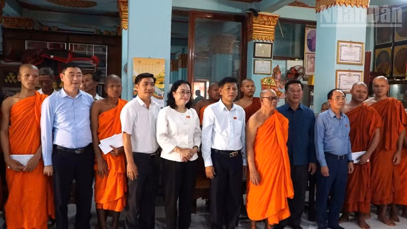 Đoàn công tác Hội đồng Dân tộc của Quốc hội thăm, chúc Tết Chôl Chnăm Thmây tại tỉnh Cà Mau