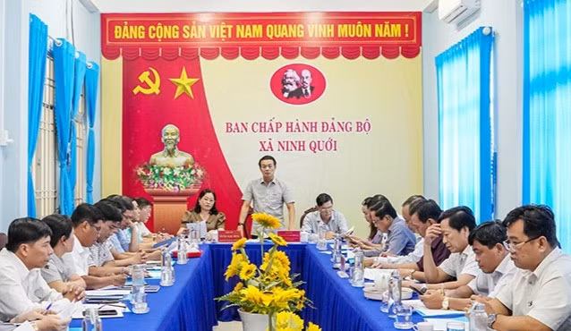 dong-chi-nguiyen-nam-phong-pho-ban-tuyen-giao-va-dan-van-tinh-uy-ca-mau.jpg